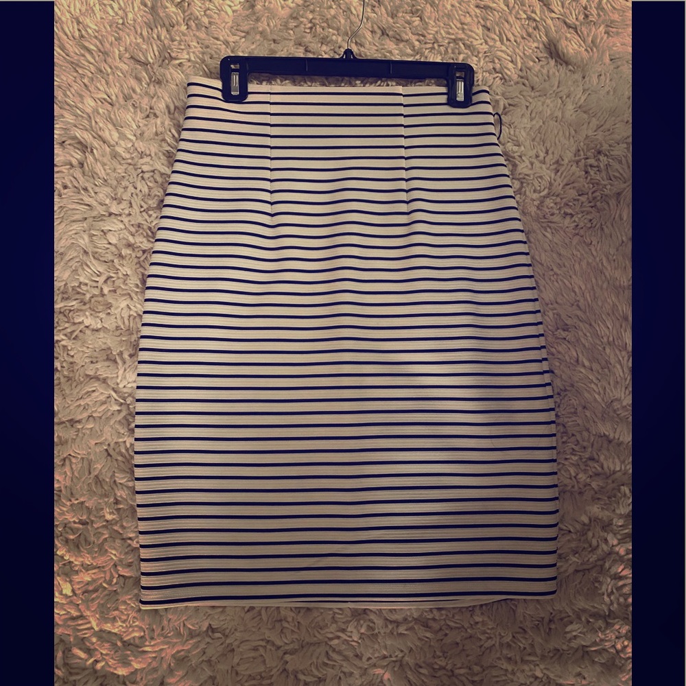 Pencil skirt, black and white. Medium size.